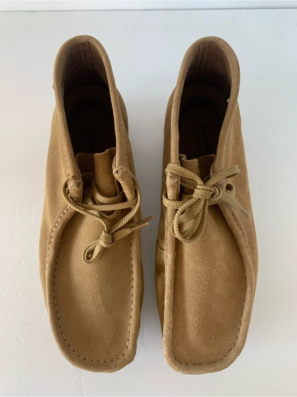 NEW Clark’s Wallaston Dark Sand Suede Chukka Moccasin Boot Men’s Size 9 NWOB